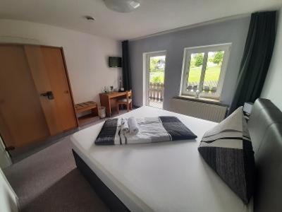 Landhotel Weisses Roess'L Adorf Экстерьер фото